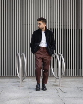 Comment porter un pull à fermeture éclair avec un pantalon chino au printemps