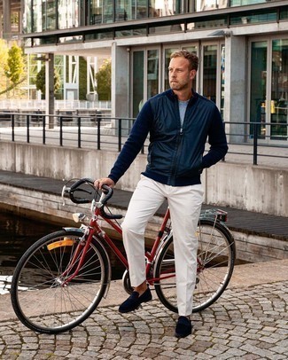Comment porter un pull à fermeture éclair avec un pantalon chino