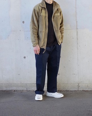Comment porter un pull à fermeture éclair pour un style decontractés quand il fait chaud