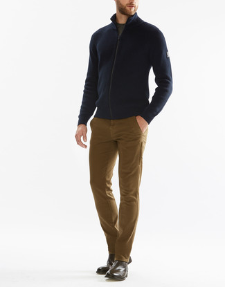 Comment porter un pull à fermeture éclair pour un style chic decontractés en automne