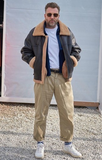 Comment porter un pull à fermeture éclair pour un style decontractés quand il fait froid