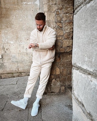 Comment porter un pull à fermeture éclair pour un style decontractés quand il fait chaud
