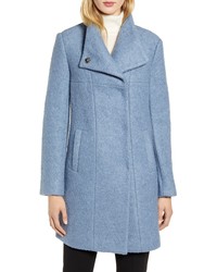 Manteau bouclé bleu clair