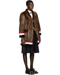 Manteau de fourrure marron foncé Thom Browne