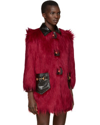 Manteau de fourrure rouge Gucci