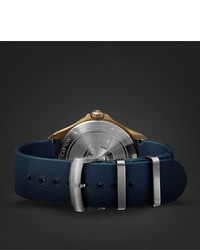 Montre en caoutchouc bleu marine Baume & Mercier