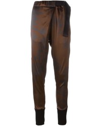 Pantalon carotte en soie imprimé marron foncé