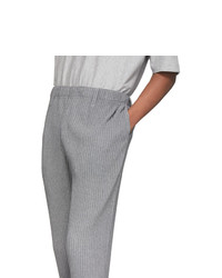 Pantalon chino en laine gris Homme Plissé Issey Miyake