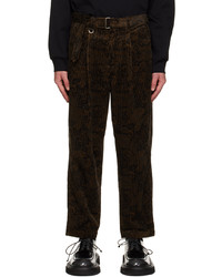 Pantalon chino en velours côtelé imprimé cachemire marron foncé Sophnet.