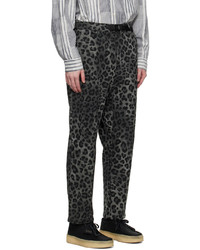 Pantalon chino imprimé léopard gris foncé AïE