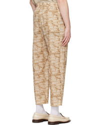 Pantalon chino imprimé marron clair Nanushka