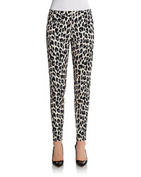 Pantalon imprimé léopard blanc et noir