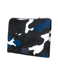 Pochette camouflage bleu marine Valentino