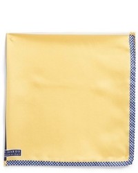 Pochette de costume en soie jaune