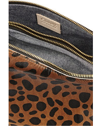 Pochette en cuir imprimée léopard marron clair Clare Vivier