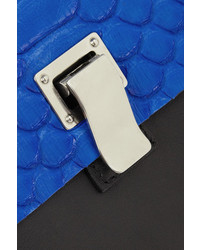 Pochette en cuir imprimée serpent bleue Proenza Schouler