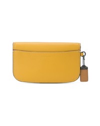 Pochette en cuir jaune Coach