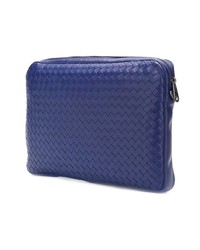 Pochette en cuir tressée bleue Bottega Veneta