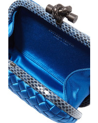 Pochette en satin imprimée serpent bleue Bottega Veneta
