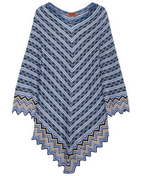 Poncho en crochet en tricot bleu clair