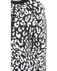 Pull à col rond imprimé léopard blanc et noir Torn By Ronny Kobo