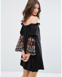 Robe à épaules dénudées brodé noir Asos