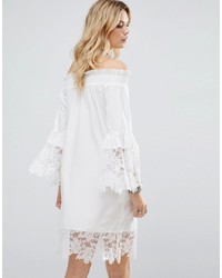 Robe à épaules dénudées en crochet blanc