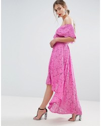 Robe à épaules dénudées en dentelle fuchsia