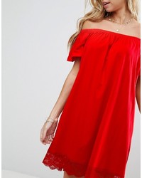 Robe à épaules dénudées en dentelle rouge Asos