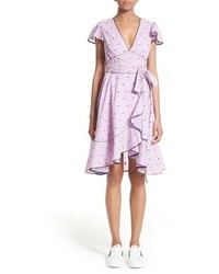 Robe à volants violet clair