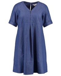 Robe bleue Studio 8