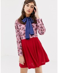 Robe de cocktail à fleurs rouge