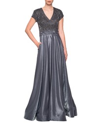 Robe de soirée en satin gris foncé