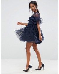 Robe de tulle à volants bleu marine Asos