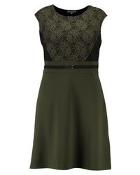 Robe décontractée à fleurs marron foncé Anna Field