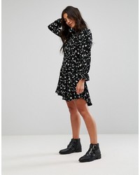 Robe décontractée à fleurs noire Brave Soul