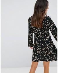 Robe décontractée à fleurs noire Brave Soul