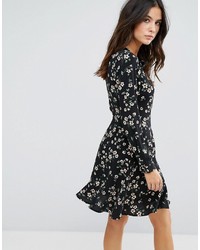 Robe décontractée à fleurs noire Brave Soul