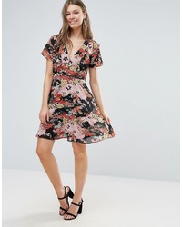 Robe décontractée à fleurs noire