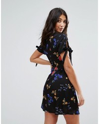 Robe décontractée à fleurs noire