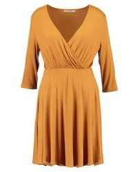 Robe décontractée moutarde Glamorous