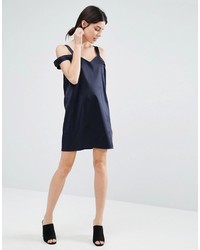 Robe droite en satin bleu marine Asos