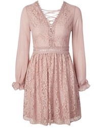 Robe en broderie anglaise rose