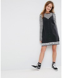 Robe en denim brodée noire Asos