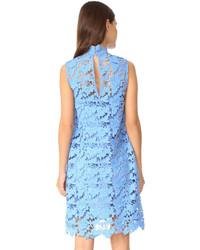 Robe en dentelle bleu clair Keepsake