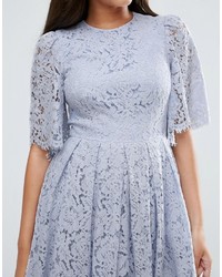 Robe en dentelle bleu clair Asos