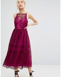 Robe en dentelle bordeaux Asos