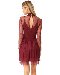 Robe en dentelle bordeaux Nicholas