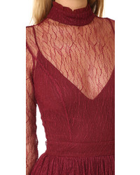 Robe en dentelle bordeaux Nicholas