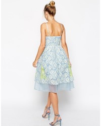 Robe en dentelle brodée bleu clair Asos